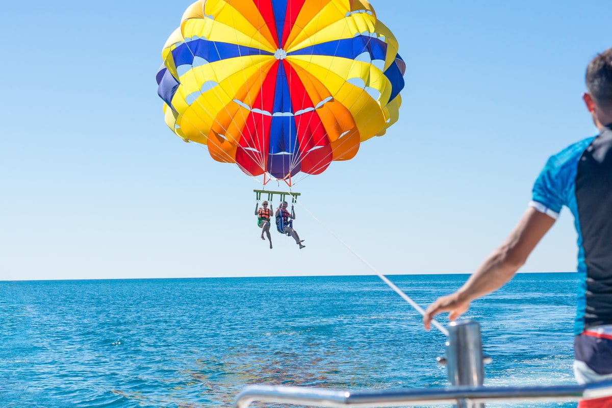 Parasailing (1)